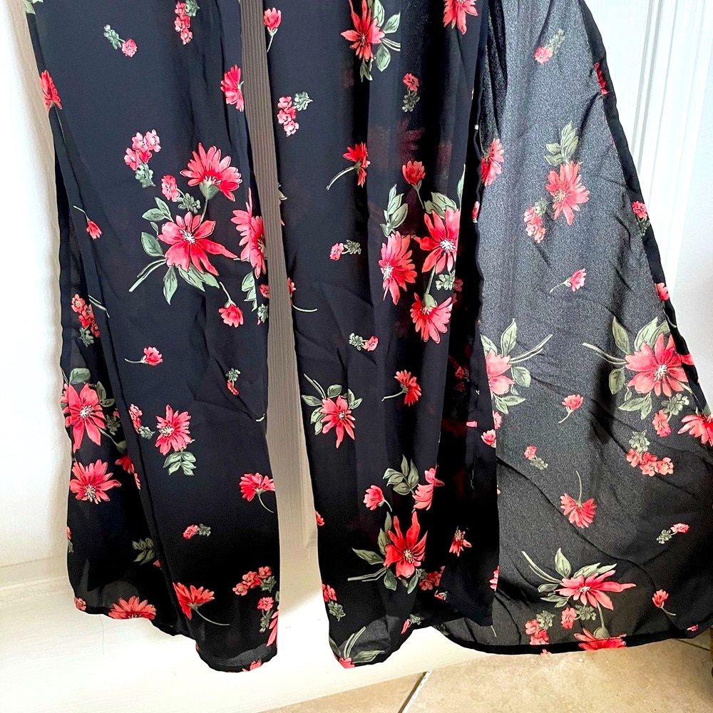 🌷Dress Forum Split Leg Floral Jumpsuit 🌷 - Picture 4 of 11